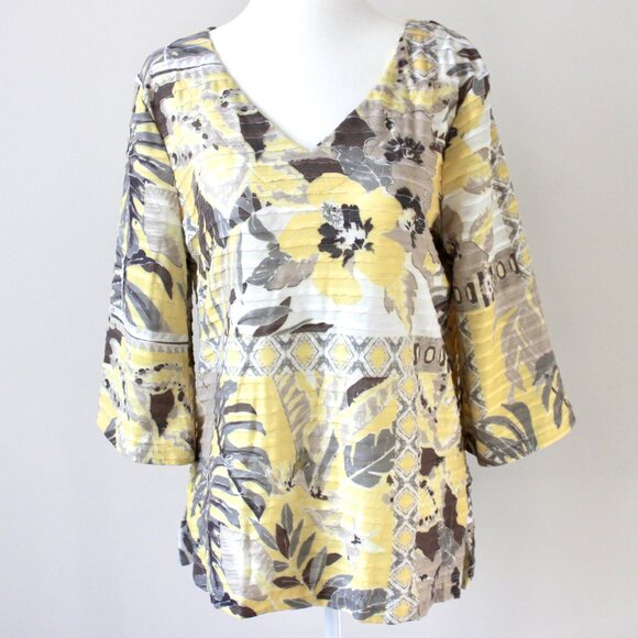 Onque Casuals Yellow Tropical Hibiscus 3/4 Sleeve V-Neck Blouse Medium Petite - Picture 1 of 6